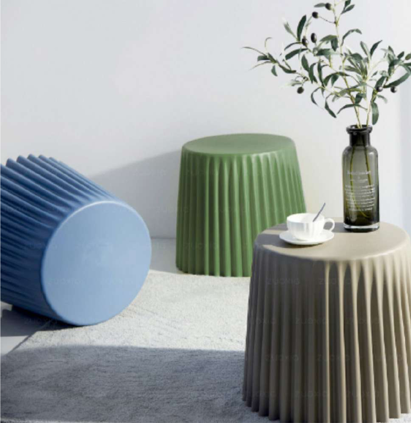 Round Slim Plastic End Table