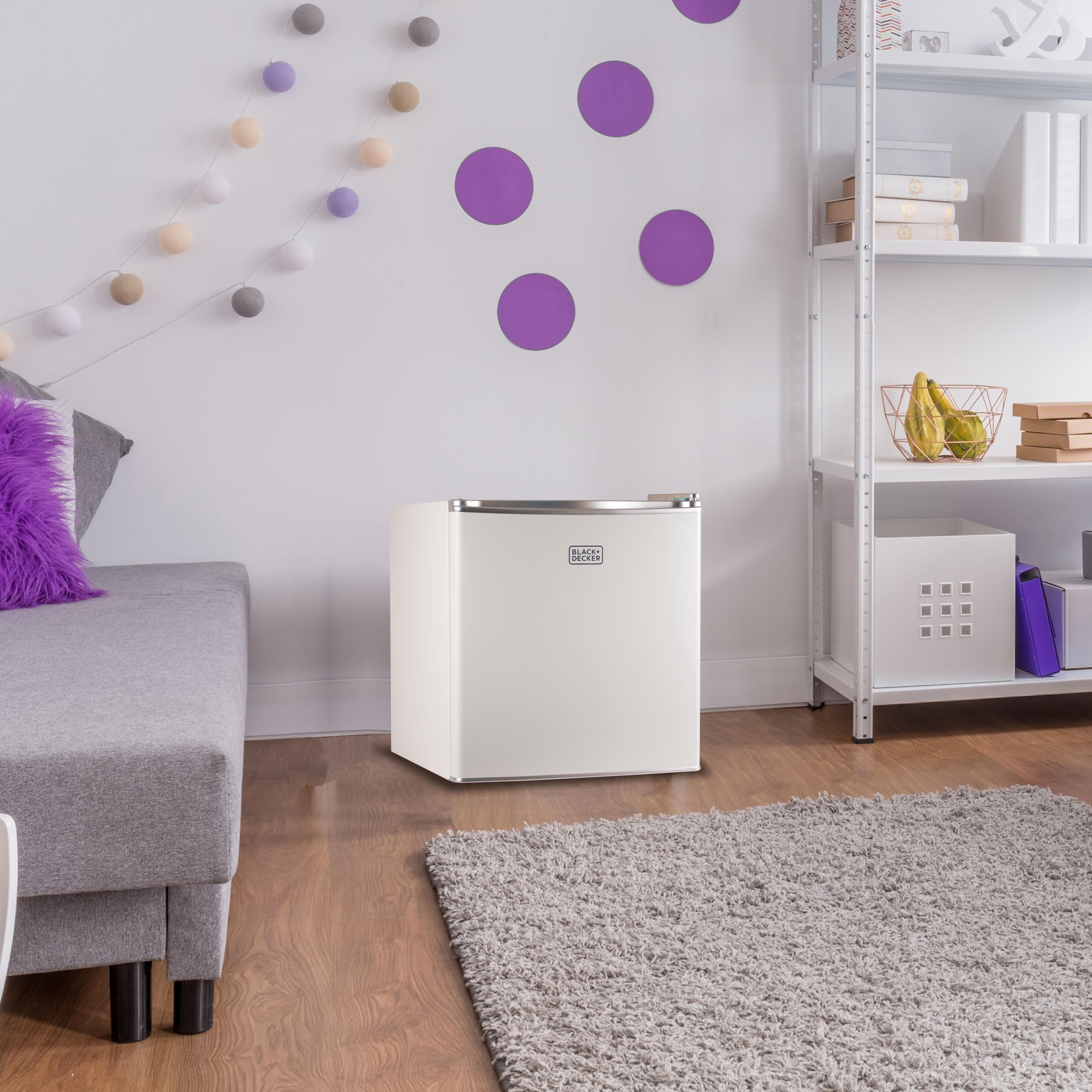 Amazon.com: BLACK+DECKER BCRK17W Compact Refrigerator ...