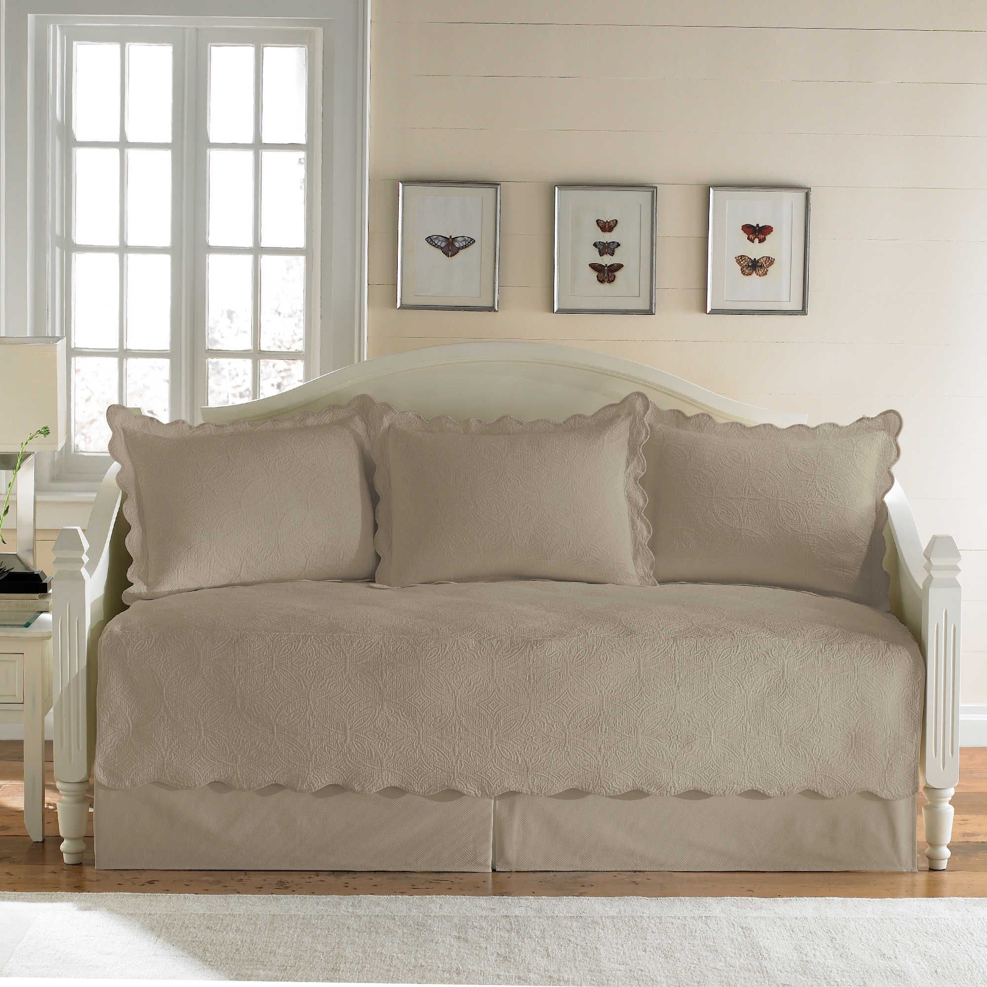 Amazon.com: Matelasse Daybed Bedding Set (Taupe): Home ...