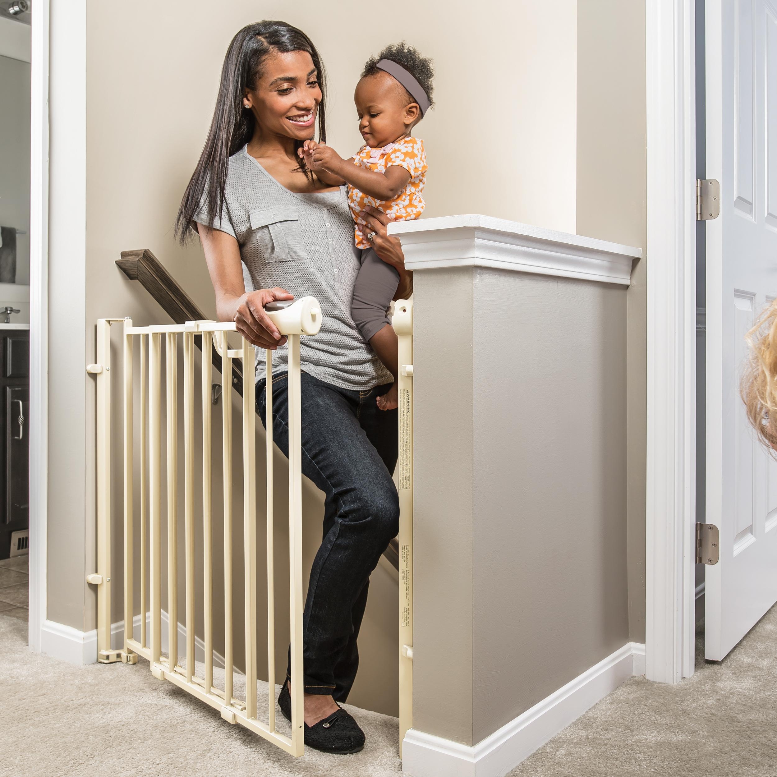 : Evenflo Easy Walk Thru Top Of Stairs Gate ...