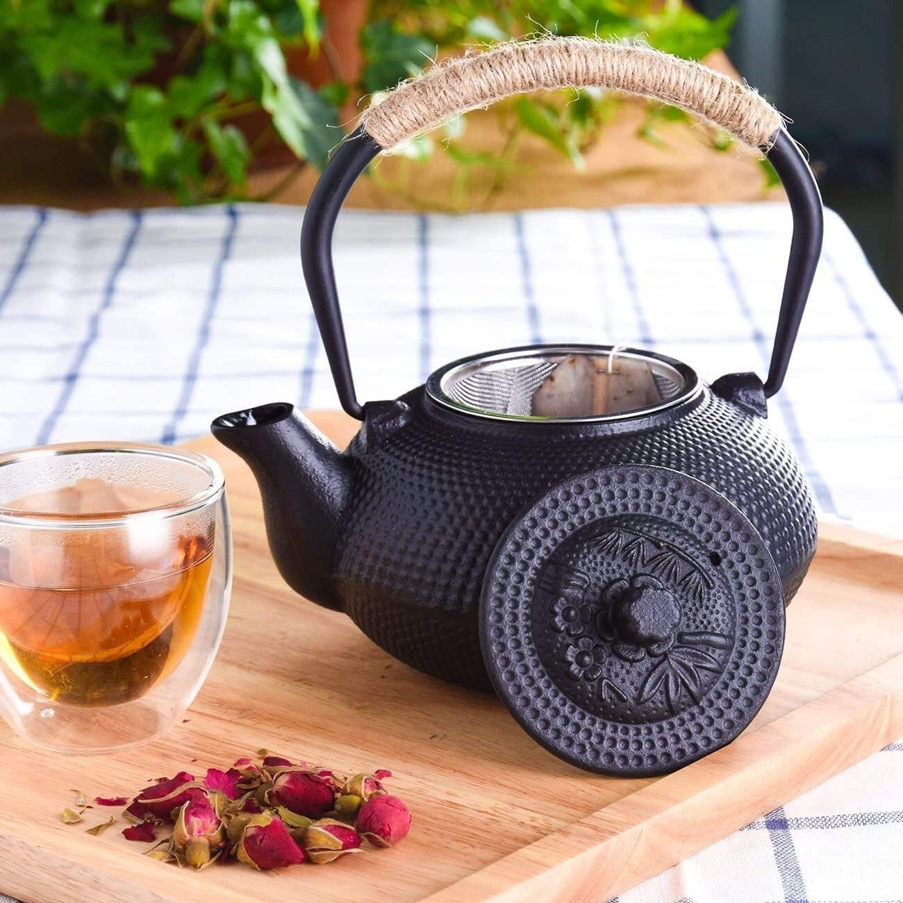 https://visualhunt.com/photos/16/japanese-cast-iron-tea-kettle.jpeg
