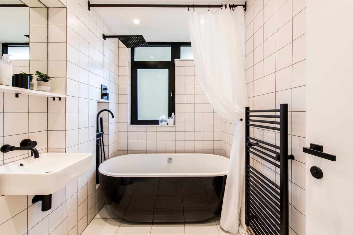 Contemporary Black and White Bathroom