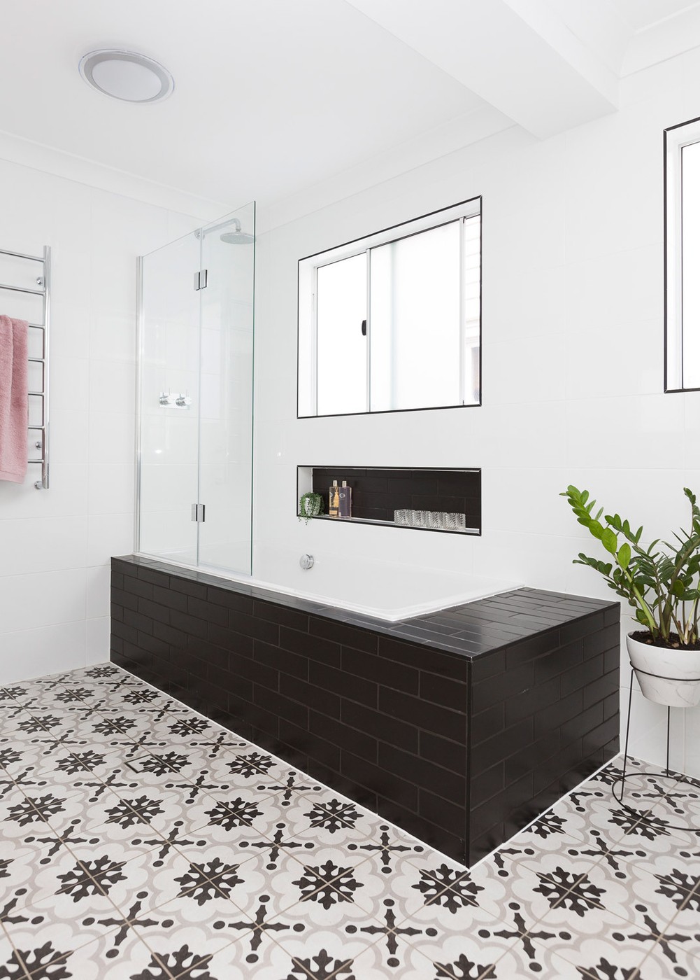Smart Black and White Bathroom