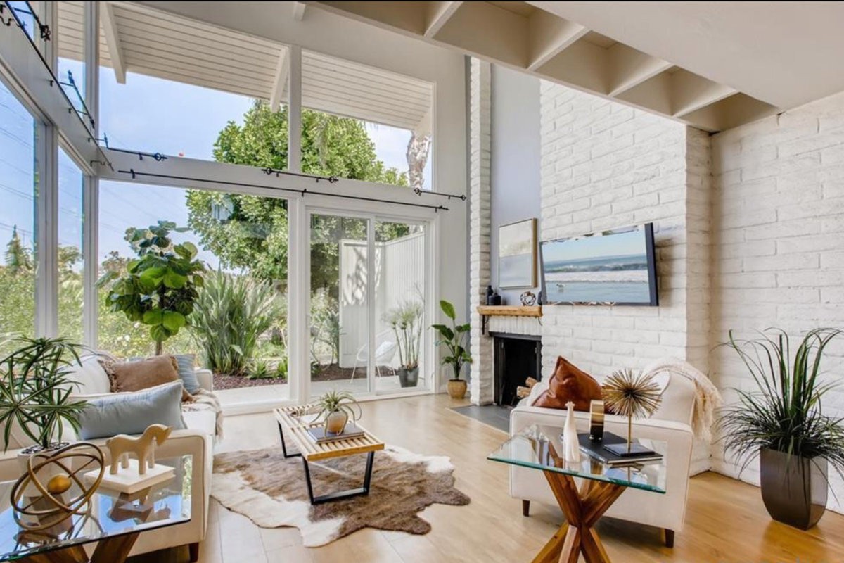 White &amp;amp;amp;amp;amp; Natural Light