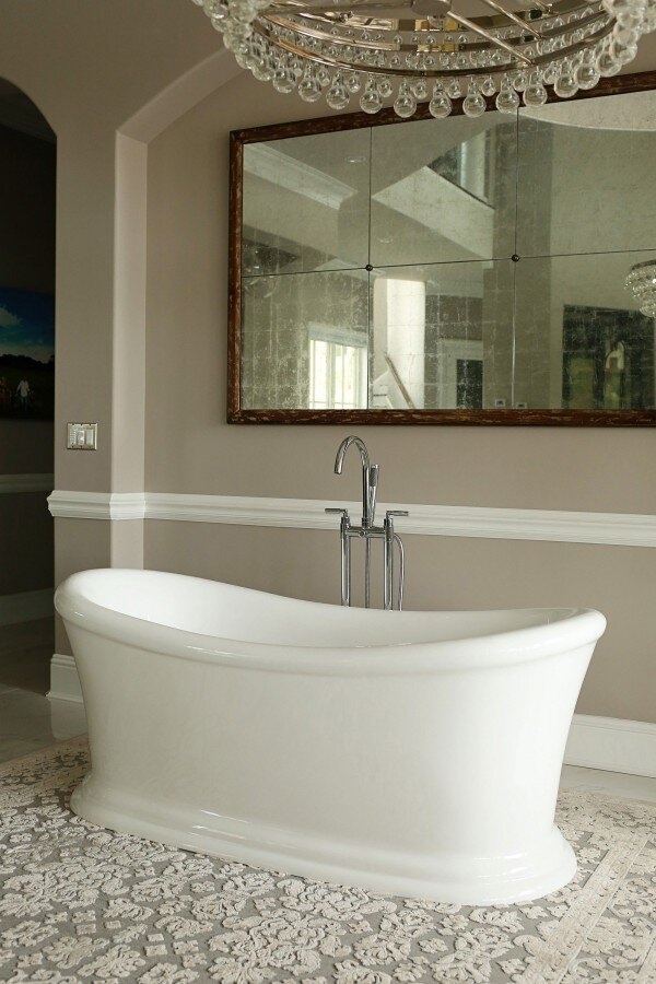 67'' x 30'' Freestanding Soaking Acrylic Bathtub