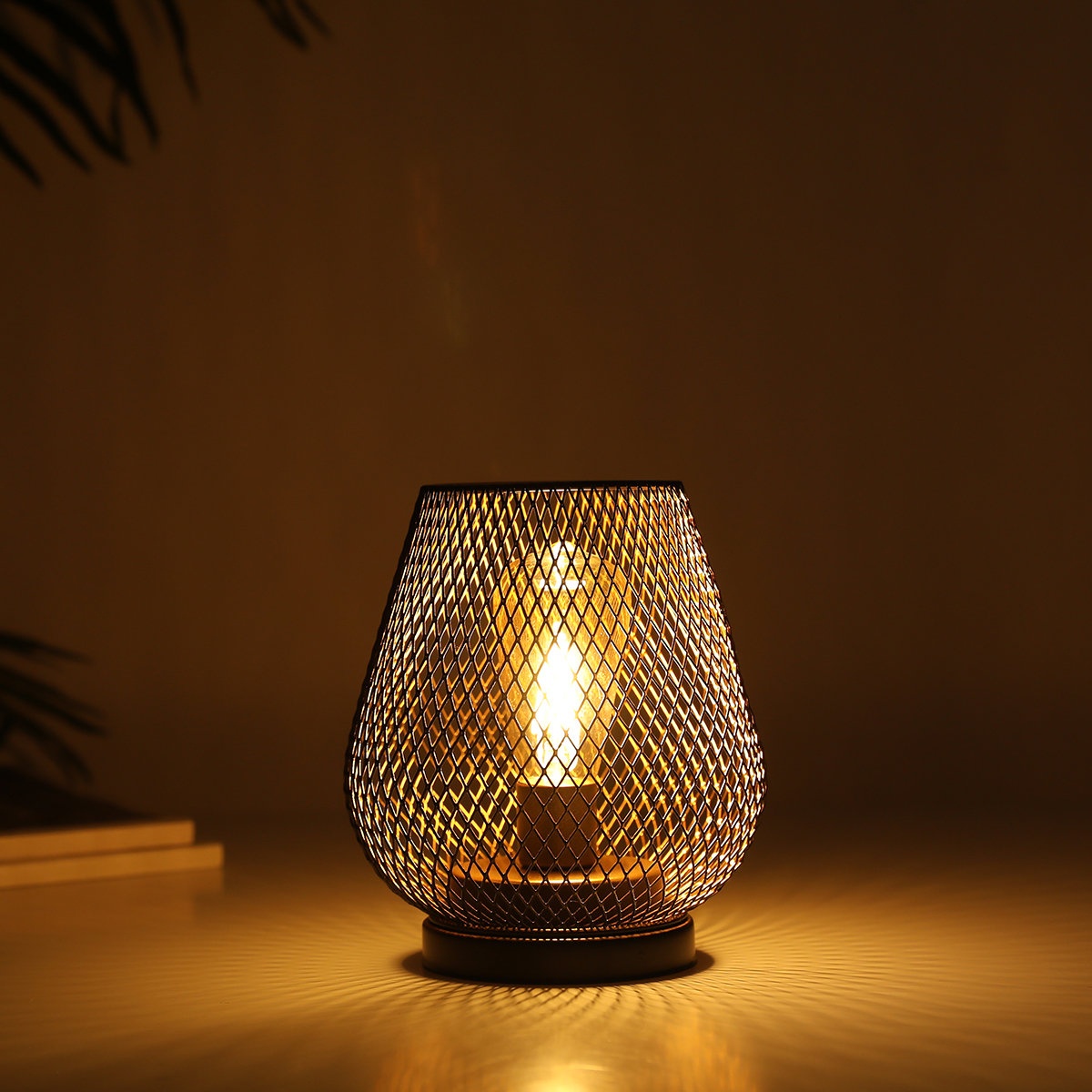 https://visualhunt.com/photos/23/7-battery-powered-outdoor-table-lamp.jpg