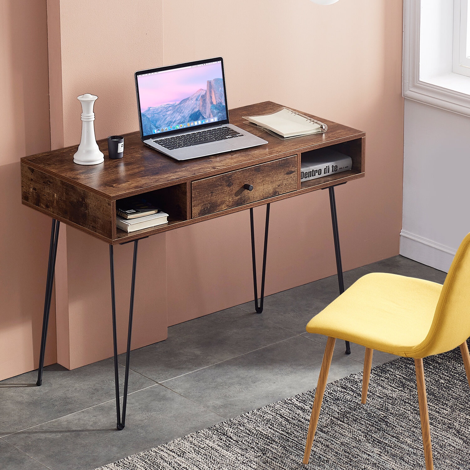 Alanna Desk