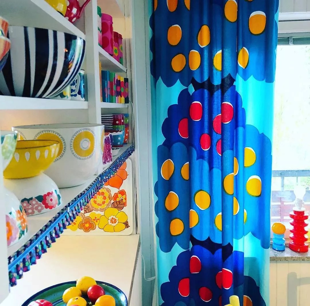 Bold kitchen curtains with artful touch