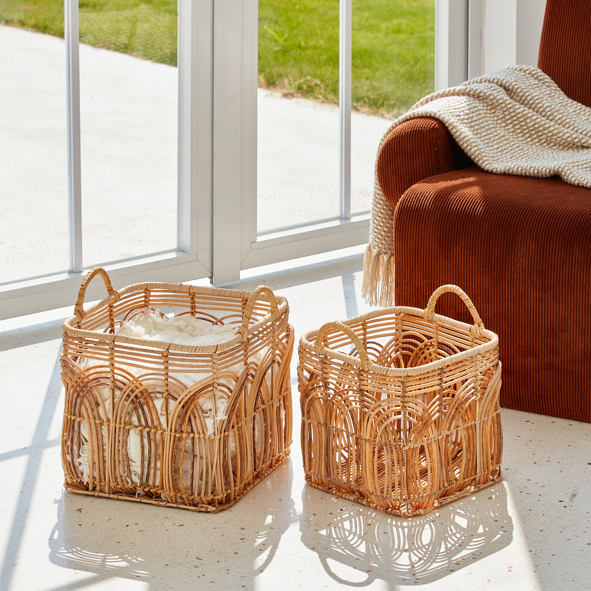https://visualhunt.com/photos/23/bottega-decorative-wicker-basket-set.jpg