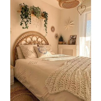 Children's bedroom with bunk beds and colorful decor