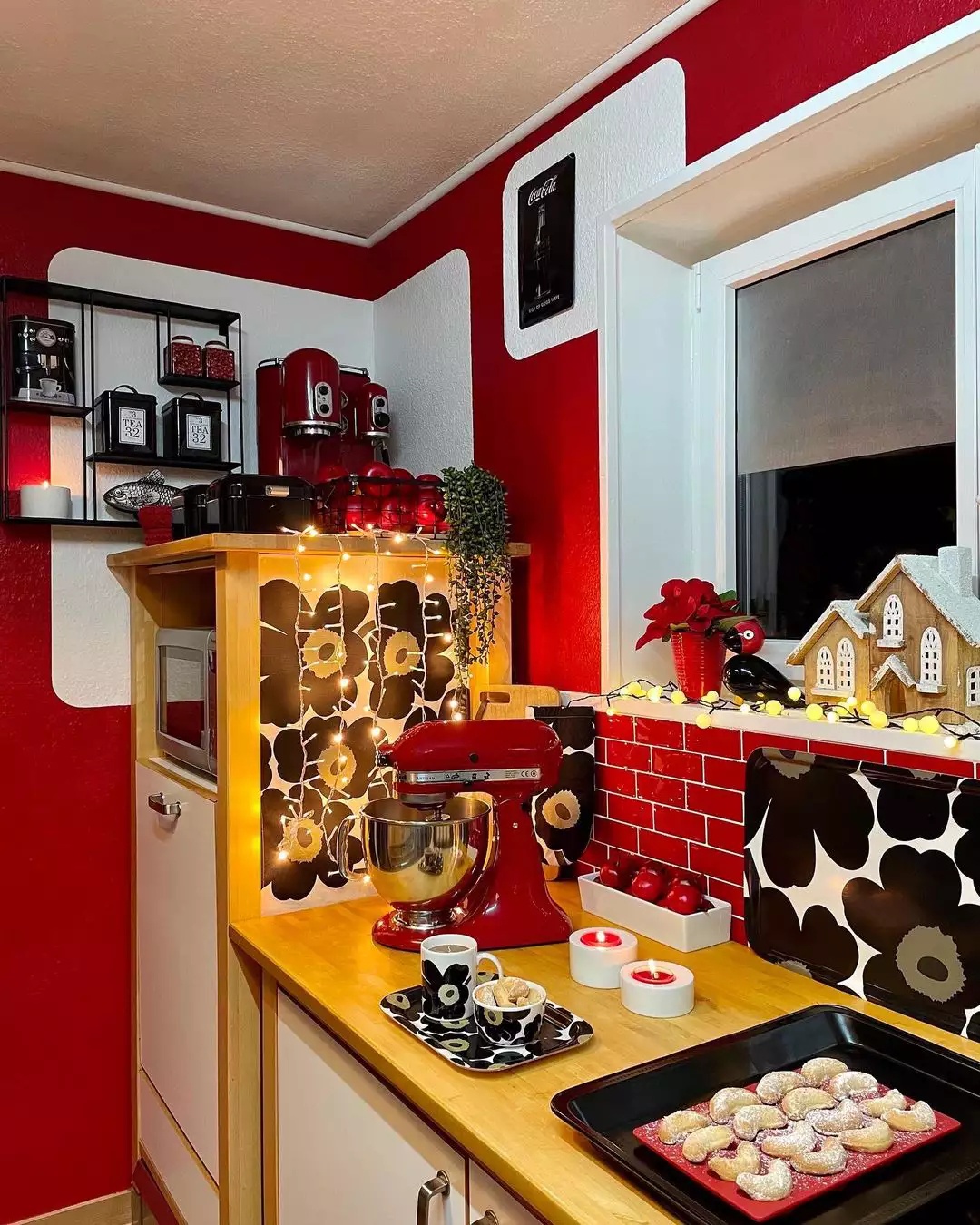 Floral prints in retro kitchen design