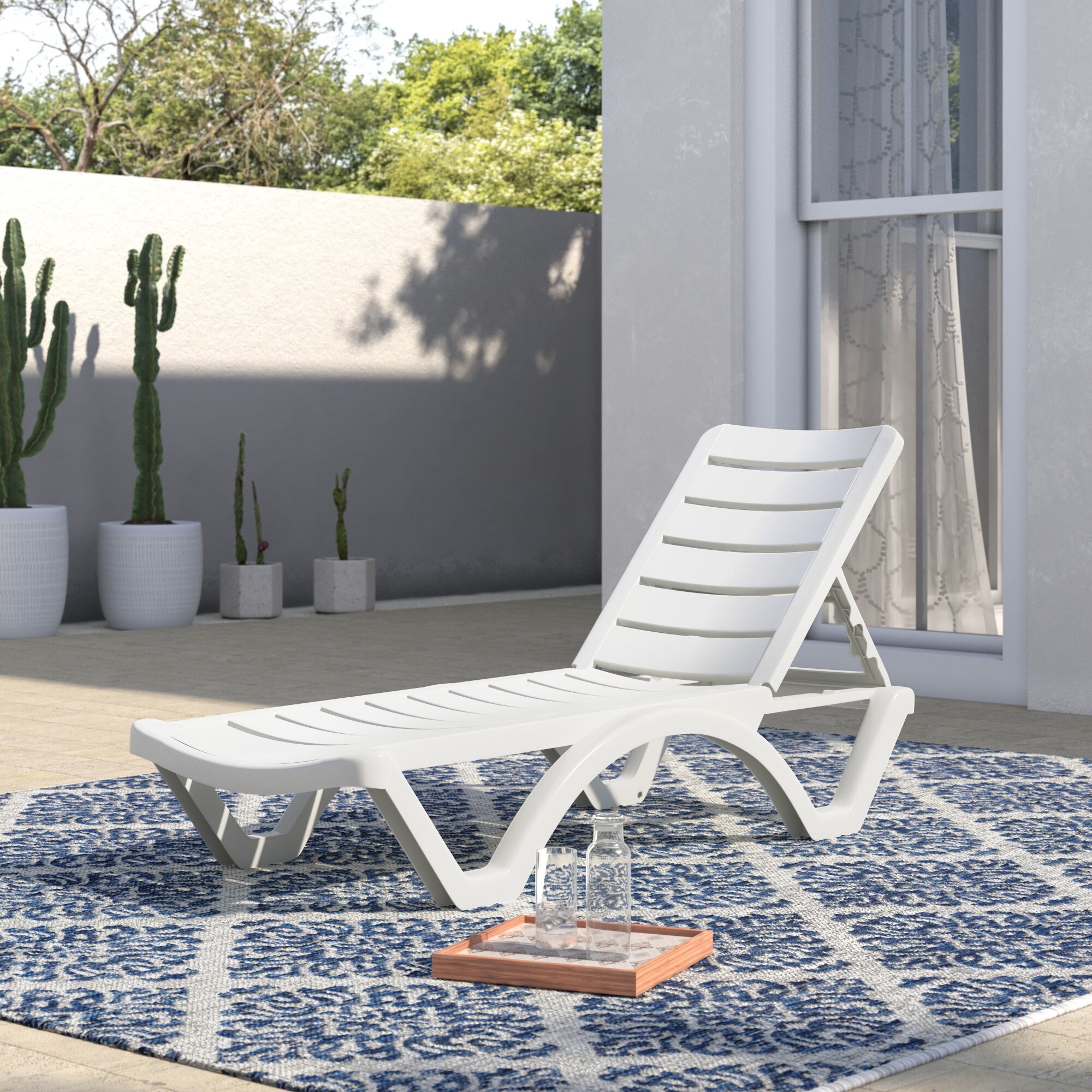 White resin deals pool lounge chairs