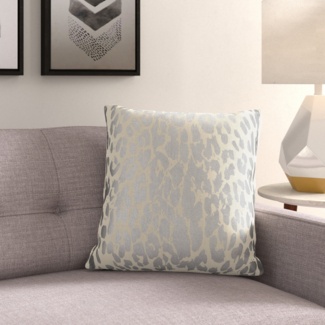 https://visualhunt.com/photos/23/schroder-throw-pillow.jpg?s=wh2