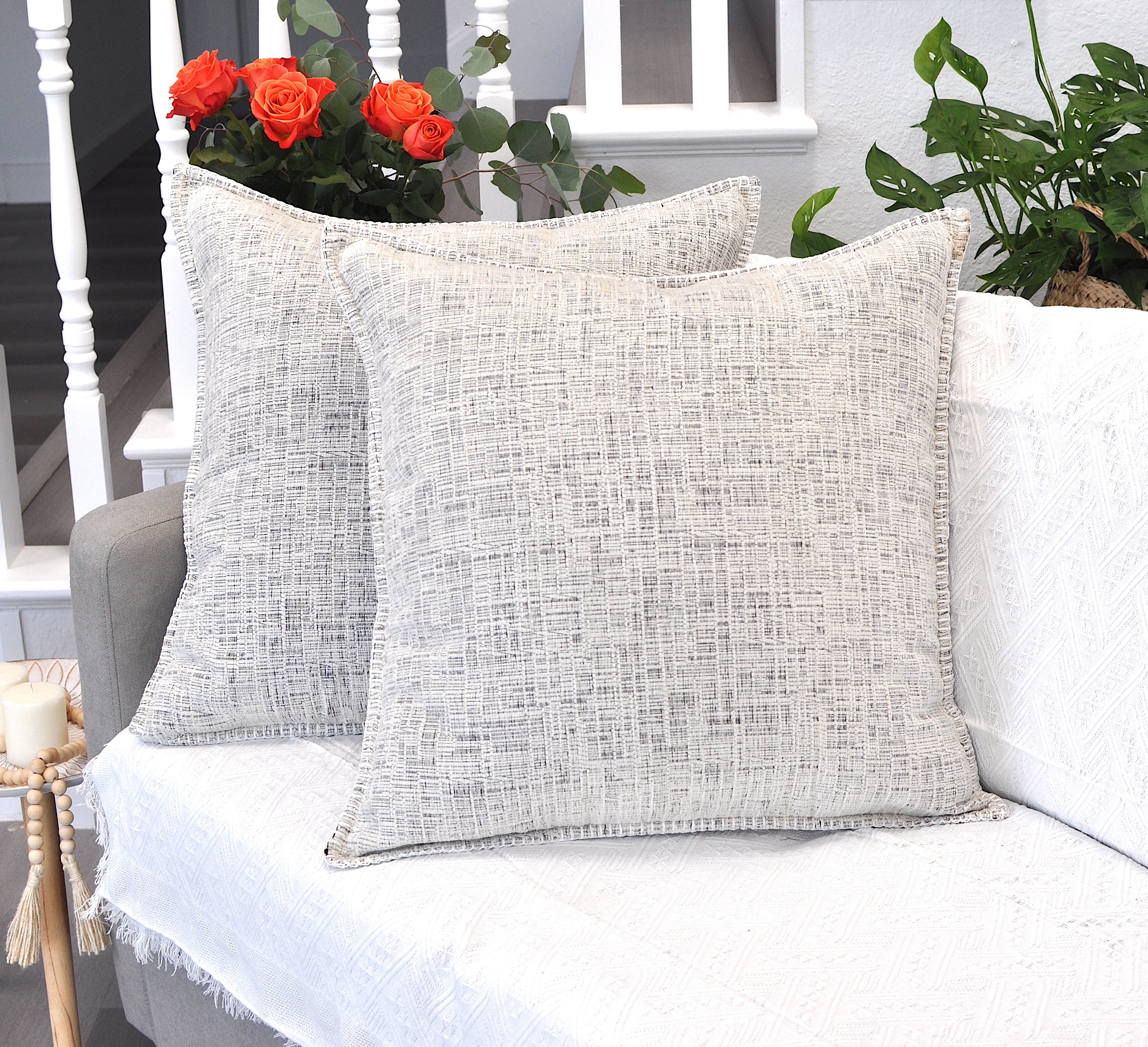 https://visualhunt.com/photos/23/soft-chenille-throw-pillow-covers-with-stitched-edge.jpg