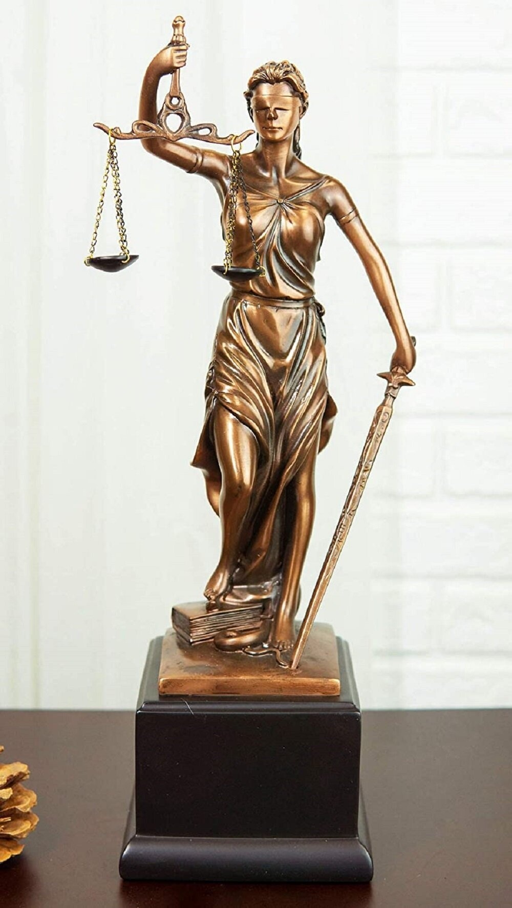 blind lady justice statue drawing