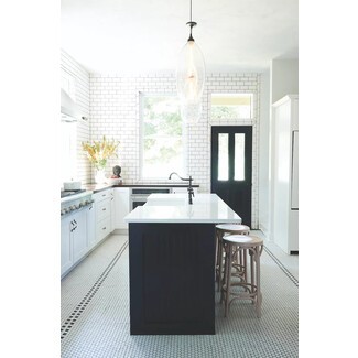 https://visualhunt.com/photos/23/victorian-kitchen-black-white-penny-tiles-subway-tiles-black-paint-island.jpeg?s=wh2
