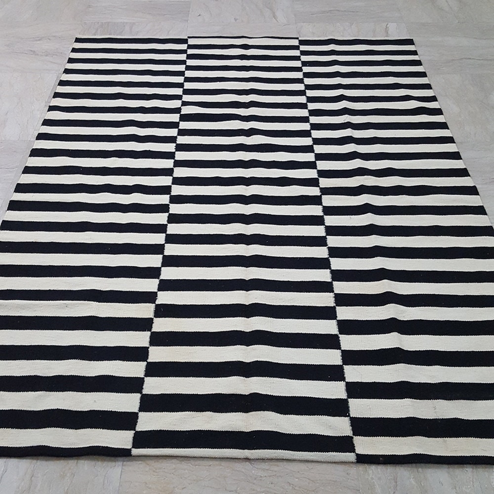 Area Rug Staggered Stripe Pattern Monochrome Kilim Floor Rug