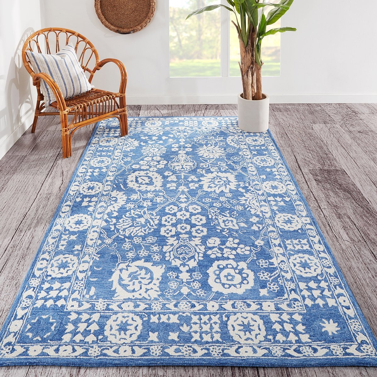 Area Rug Wide Framing Border Floral Wool Area Rug