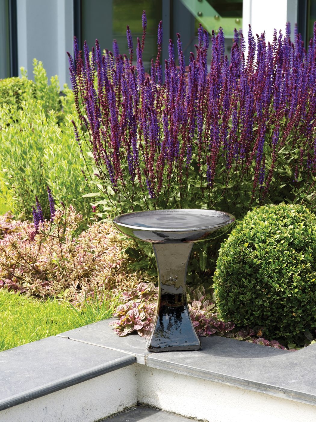 Birdbath with High Gloss Glaze and Architectural Stand