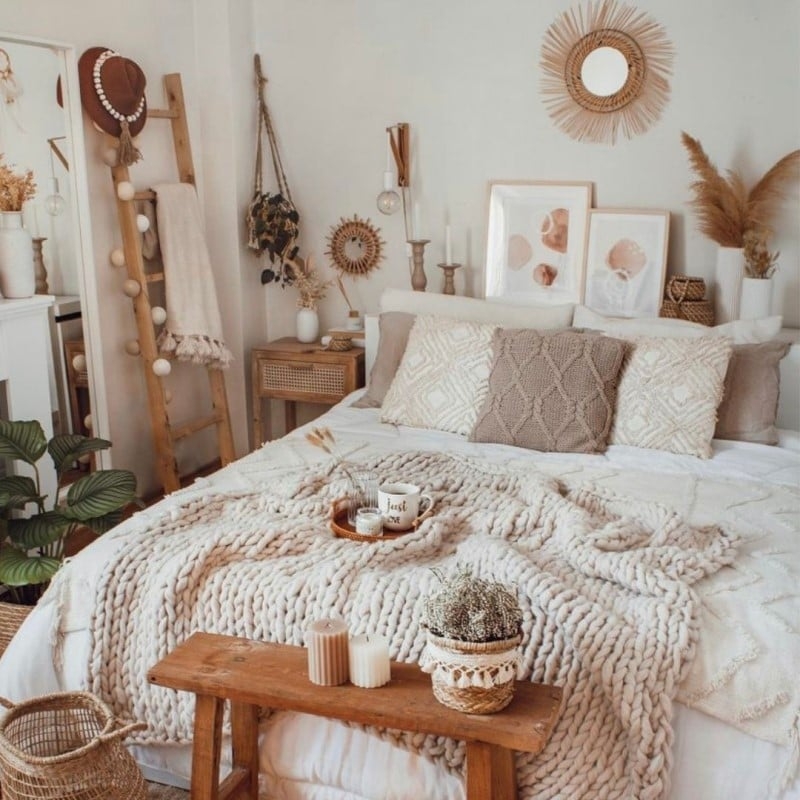 Boho Bedroom: Chunky Knit Throw, Decorative Ladder