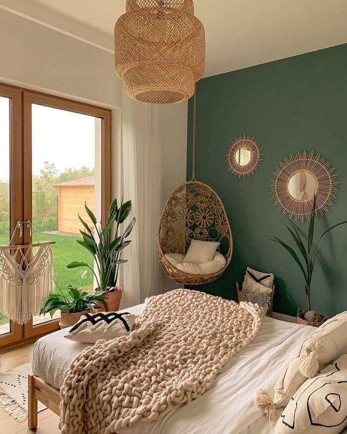 Boho Bedroom: Hanging Egg Chair & Rattan Textures