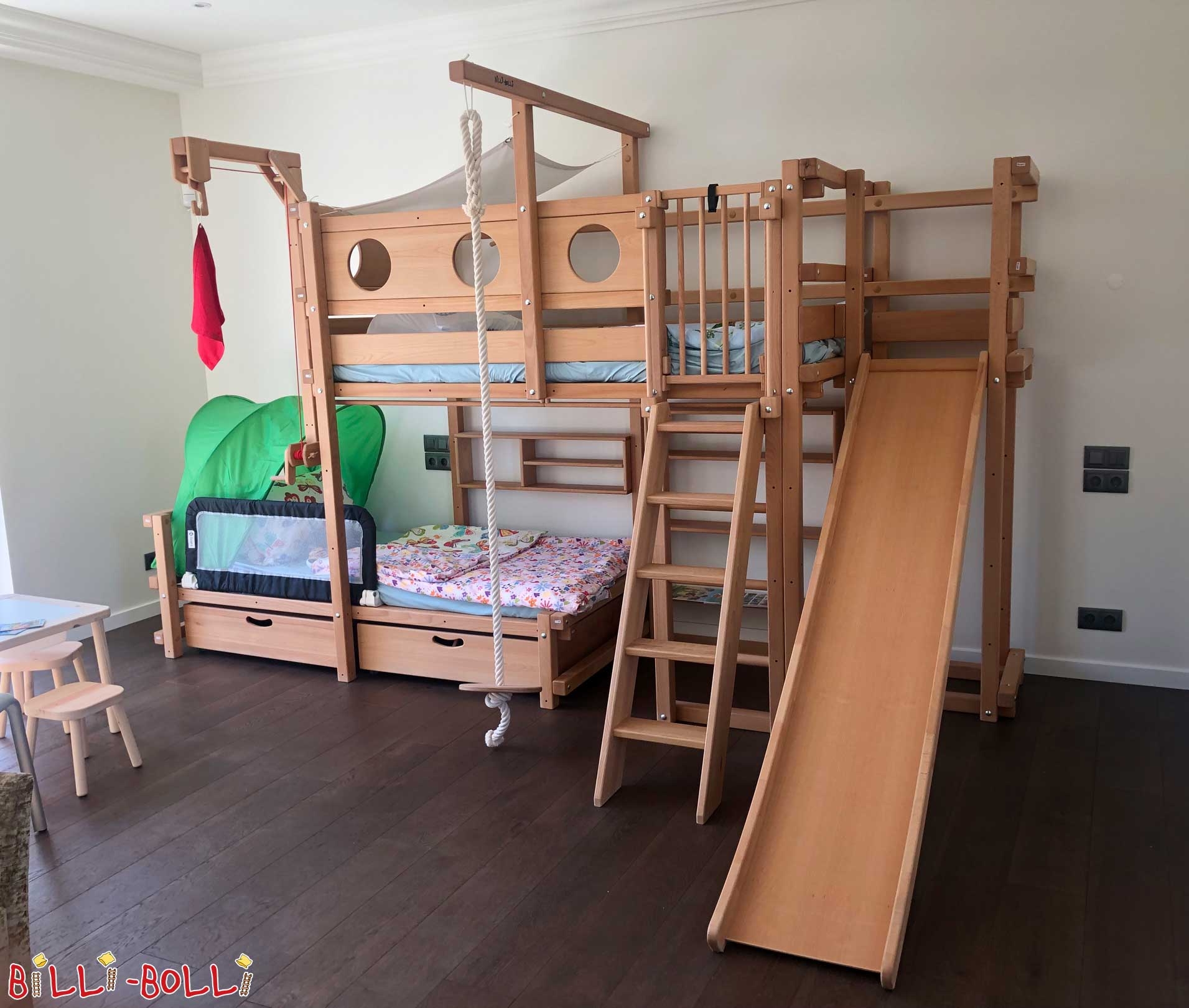 Bunk Bed with Pulley Crane and Offset Bunk Bed Storage