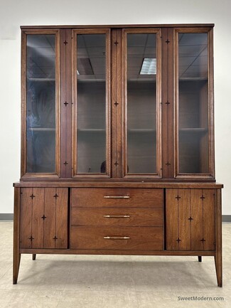 China Cabinet with Star Motifs MCM Walnut Grain Hutch