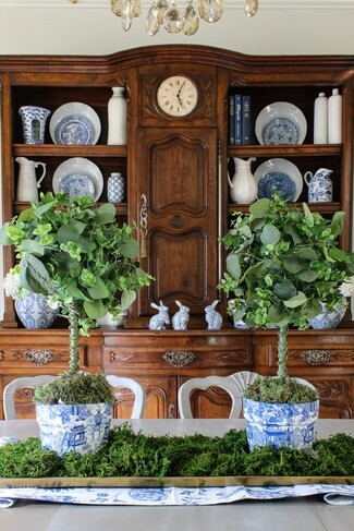 Chinoiserie Planter: Symmetrical Arrangement Topiary Centerpiece Ideas