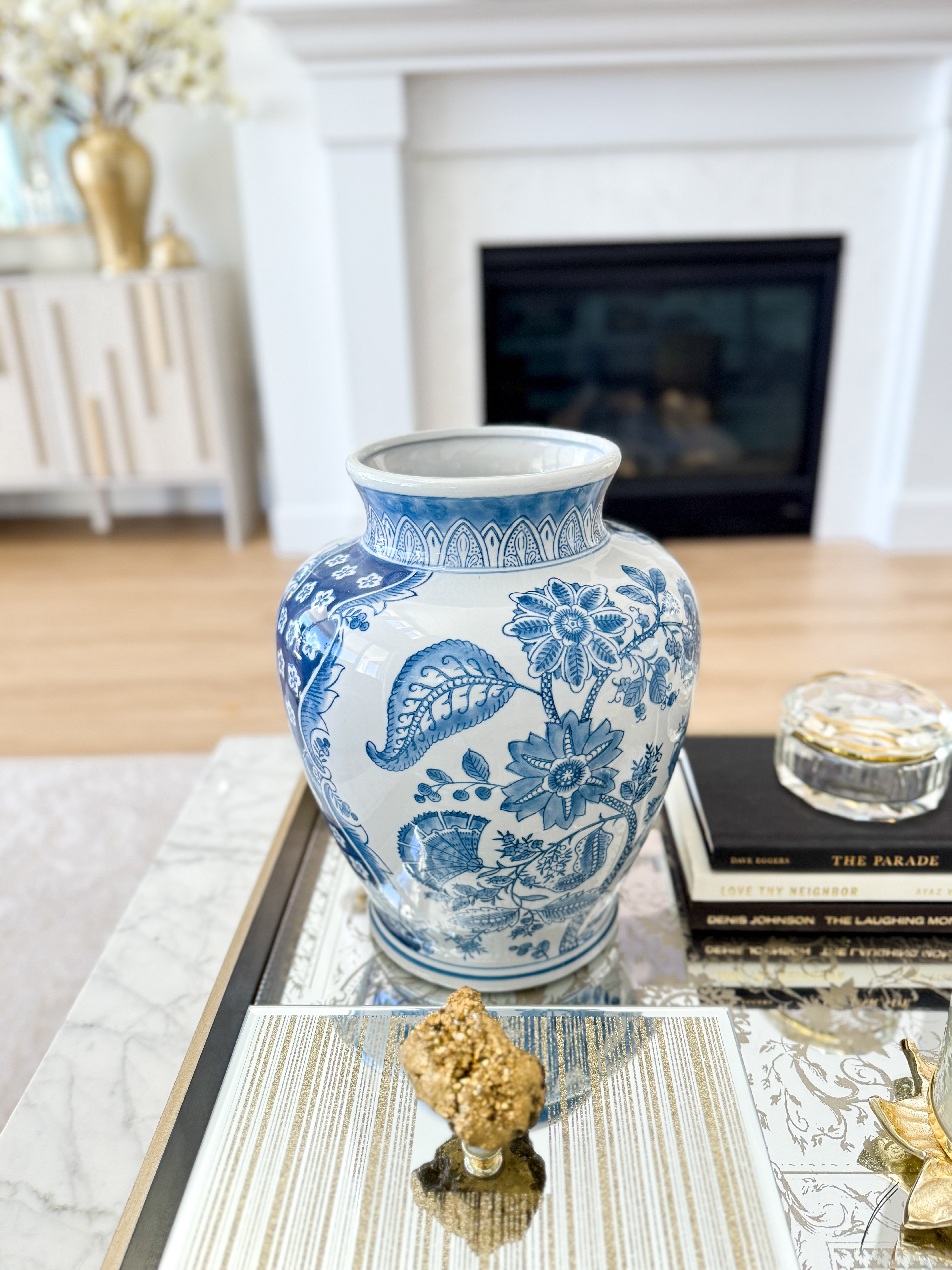 Chinoiserie Vase Paisley Leaf Pattern Glossy White Glaze
