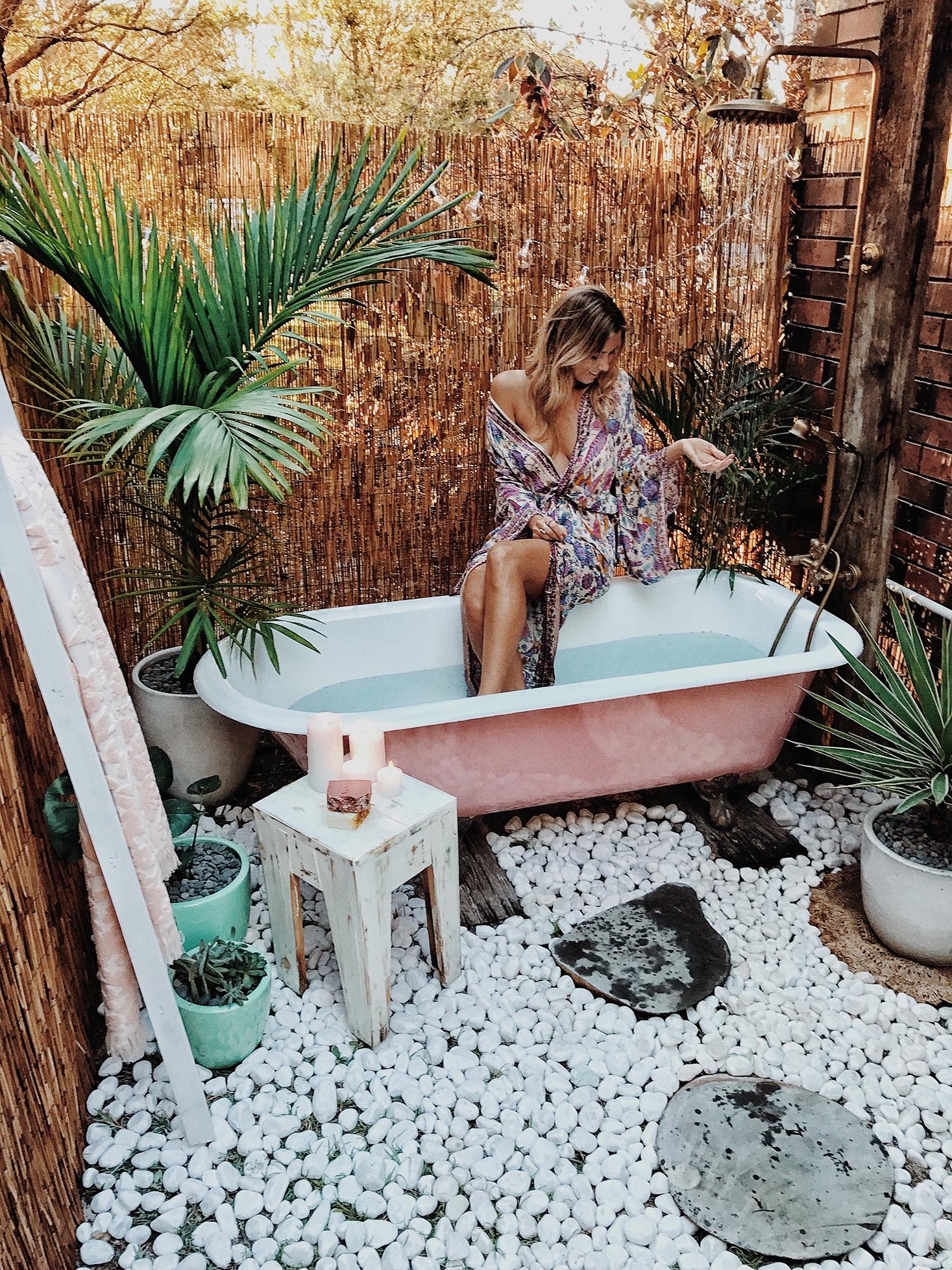 Clawfoot Bathtub: Pink Exterior and Boho Outdoor Bath Sanctuary