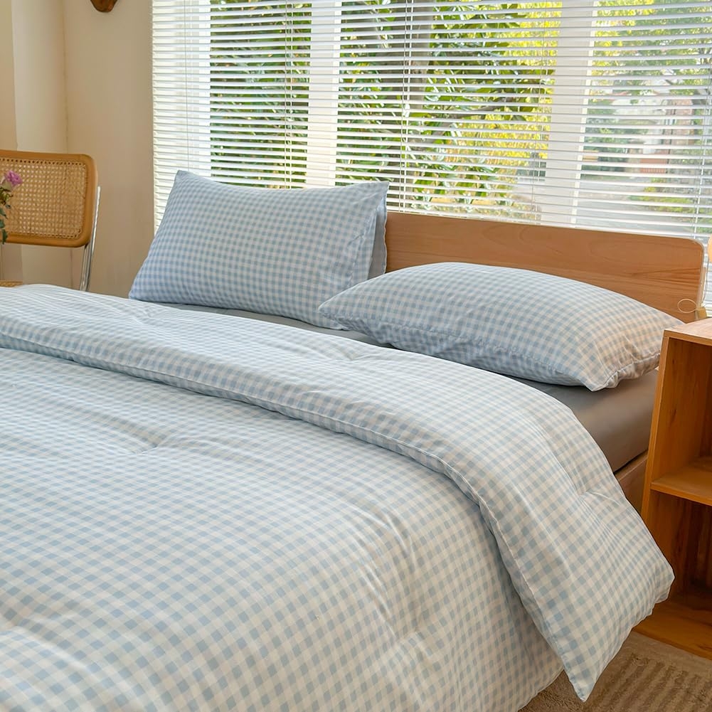 Comforter Set | Checkered Bedding Wood and Fabric