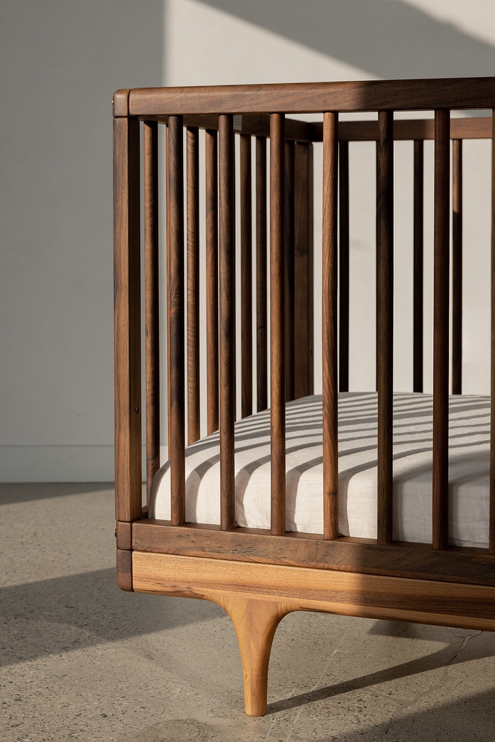 Crib Dark Brown Sculpted Base Solid Wood - Sculpted leg crib design