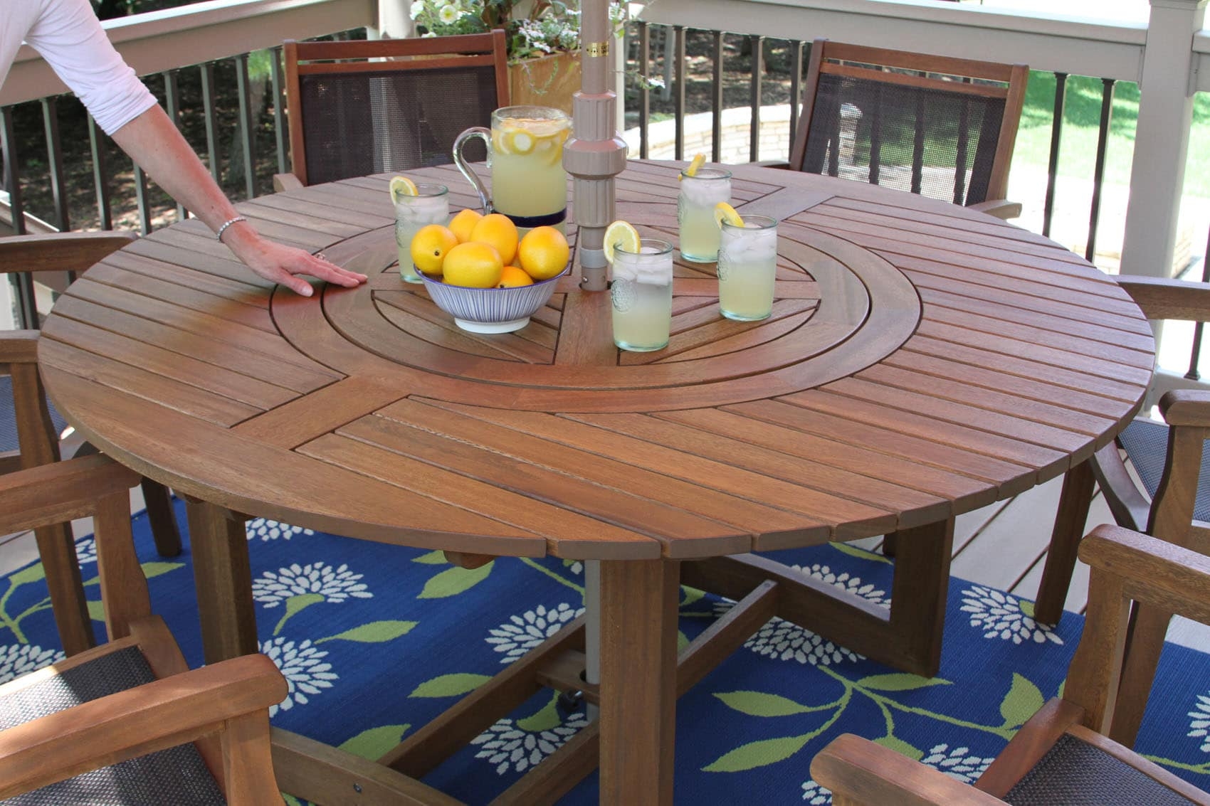 Eucalyptus Wood Dining Table with Radial Slat Pattern for Deck
