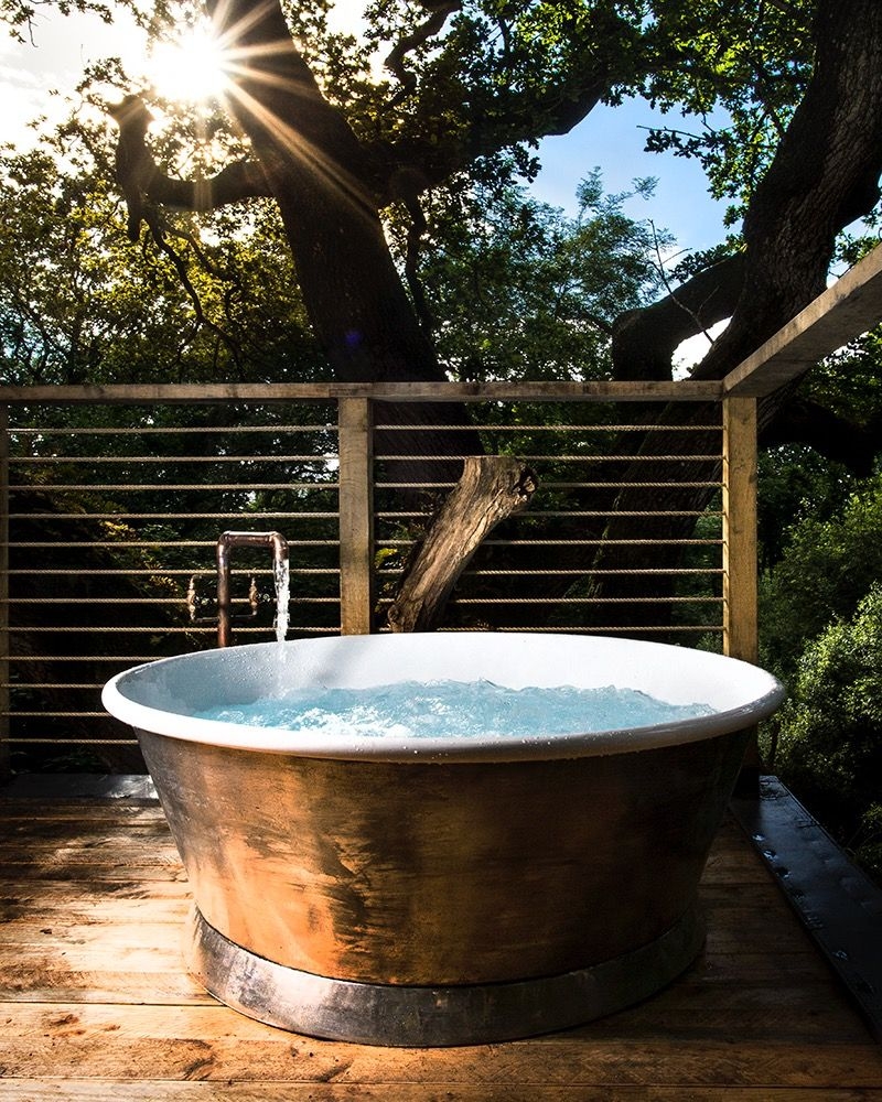 Freestanding Bathtub: Round Soaking Tub for Luxury Backyard Spa