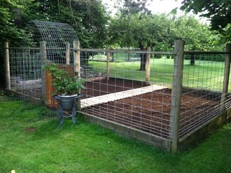 Goat Pen Hog Wire Mesh with Arched Trellis Top Garden Enclosure