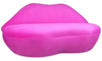 Lip Shaped Sofa with Sculptural Silhouette in Vibrant Fuchsia