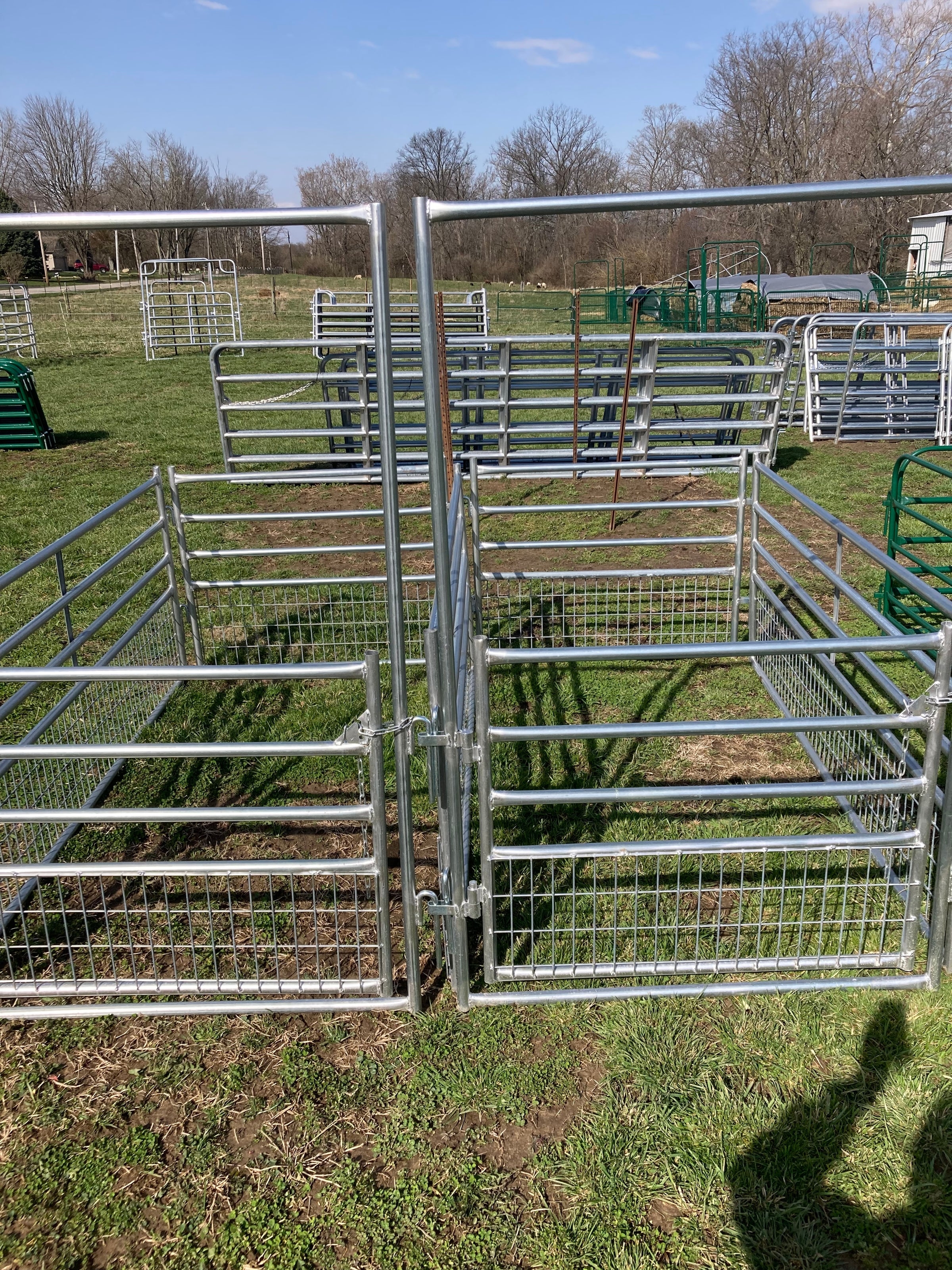 Livestock Pen Galvanized Steel and Mesh Bottom Modular Panels