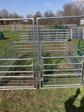 Livestock Pen Galvanized Steel and Mesh Bottom Modular Panels