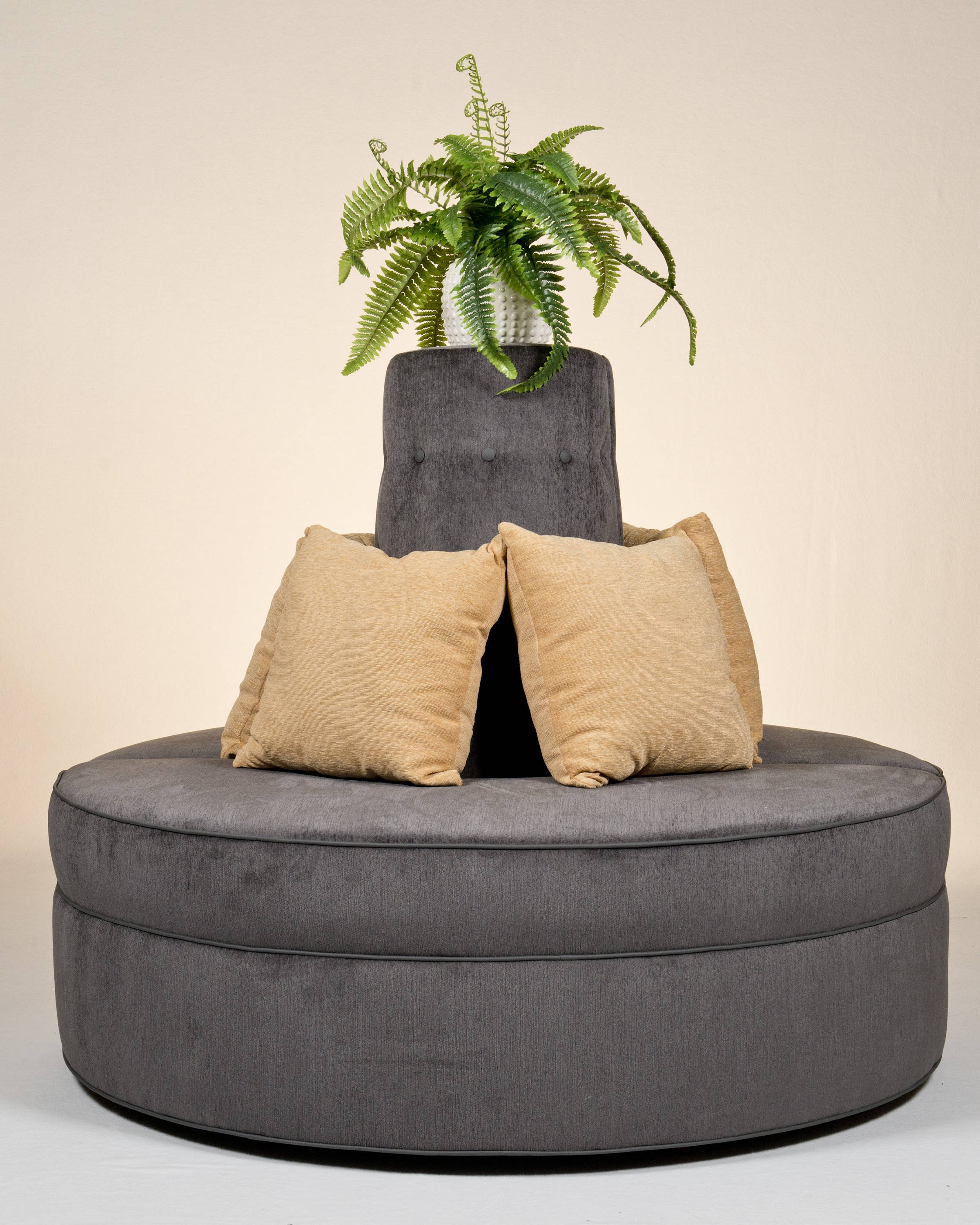 Lobby Sofa with Central Pillar Backrest and 360 Seating