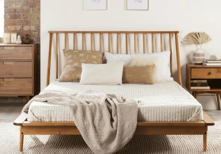 Mid-Century Platform Bed: Spindle Headboard Design