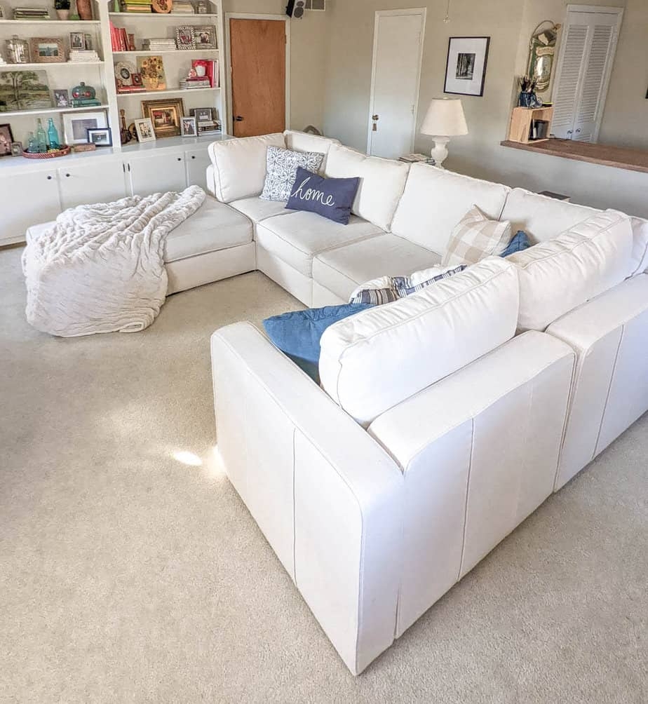 Modular Sectional: Integrated Chaise U Shaped Seating