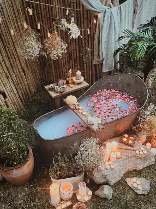 Outdoor Bathtub: Galvanized Metal Tub for a Rustic Garden Spa