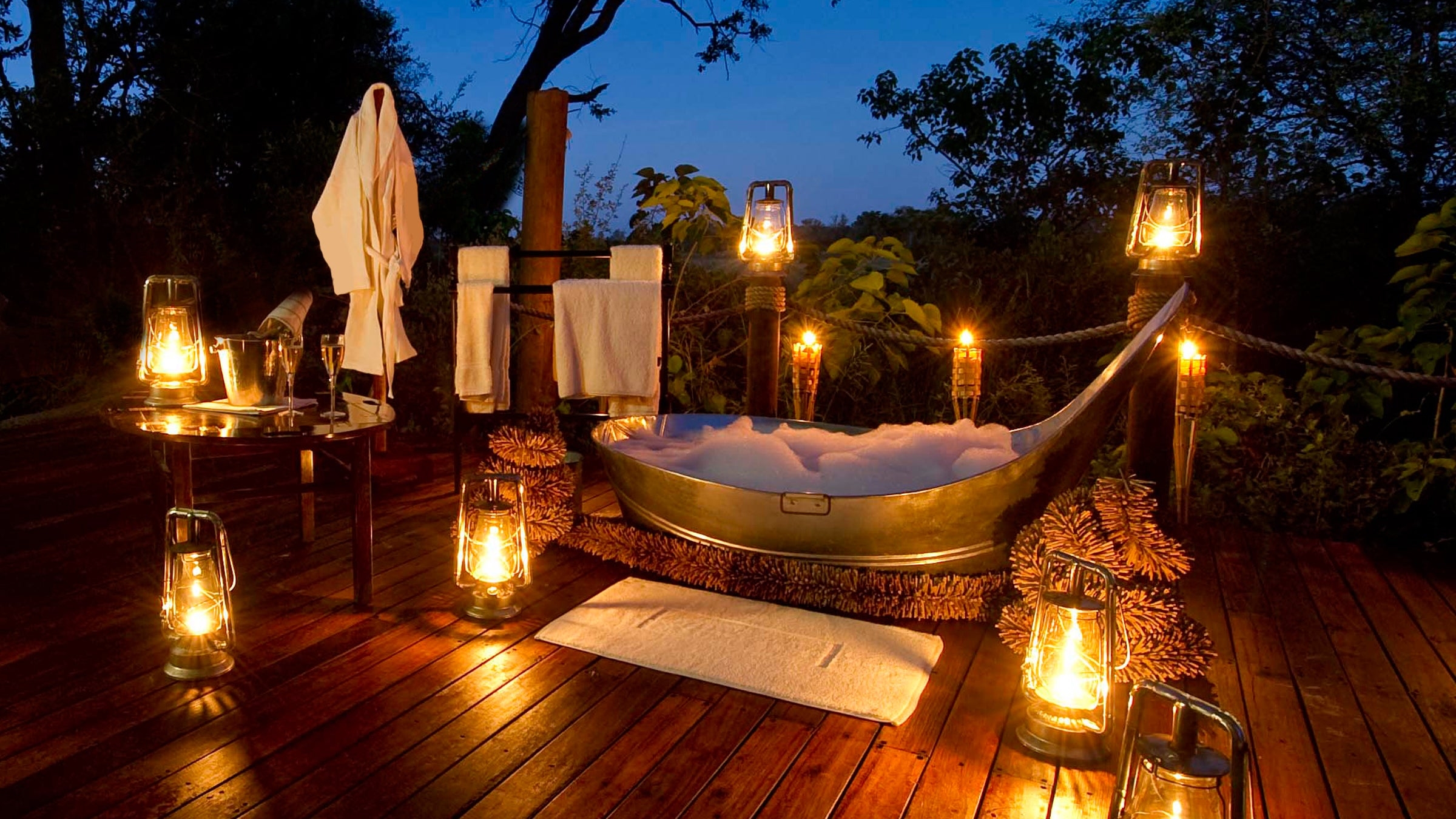 Outdoor Soaking Tub: Boat Shaped Tub and Starry Night Bathing