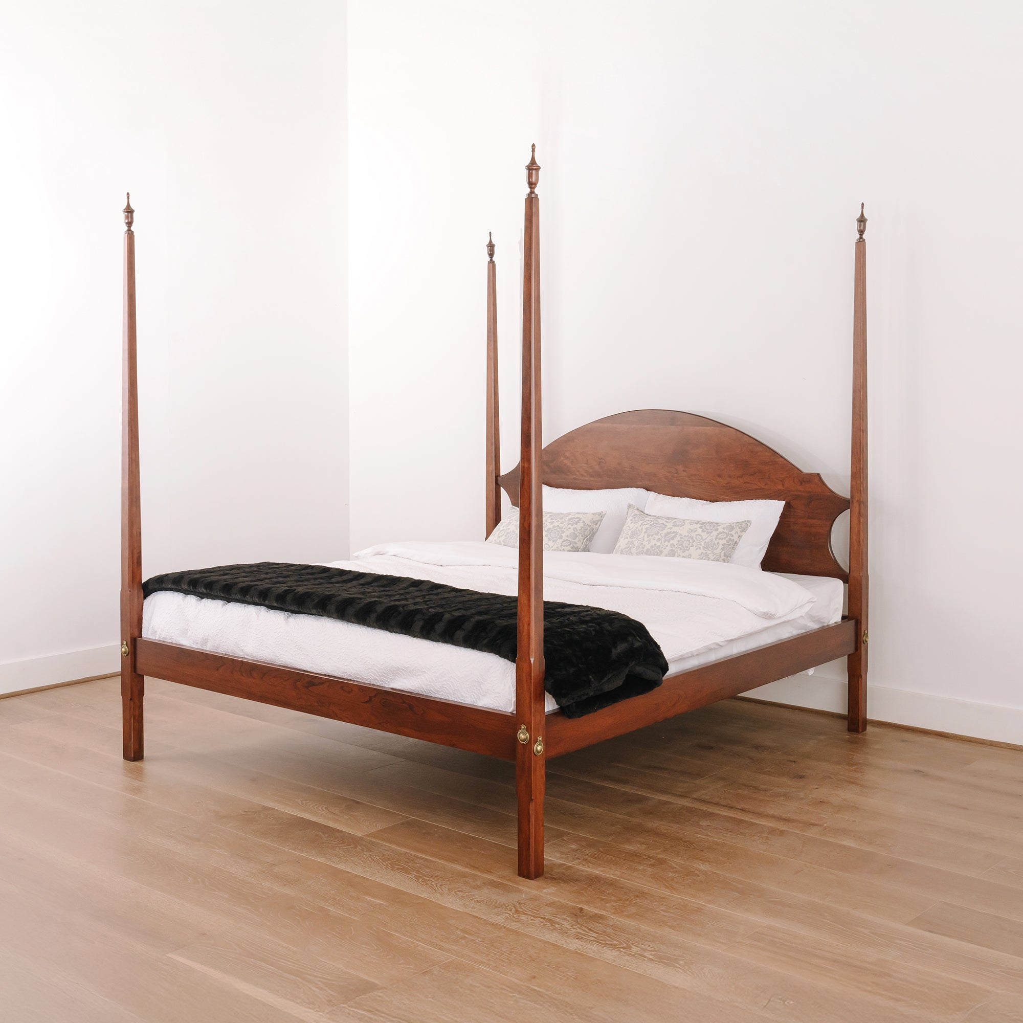 Pencil Post Bed Tapered Silhouette Arched Headboard
