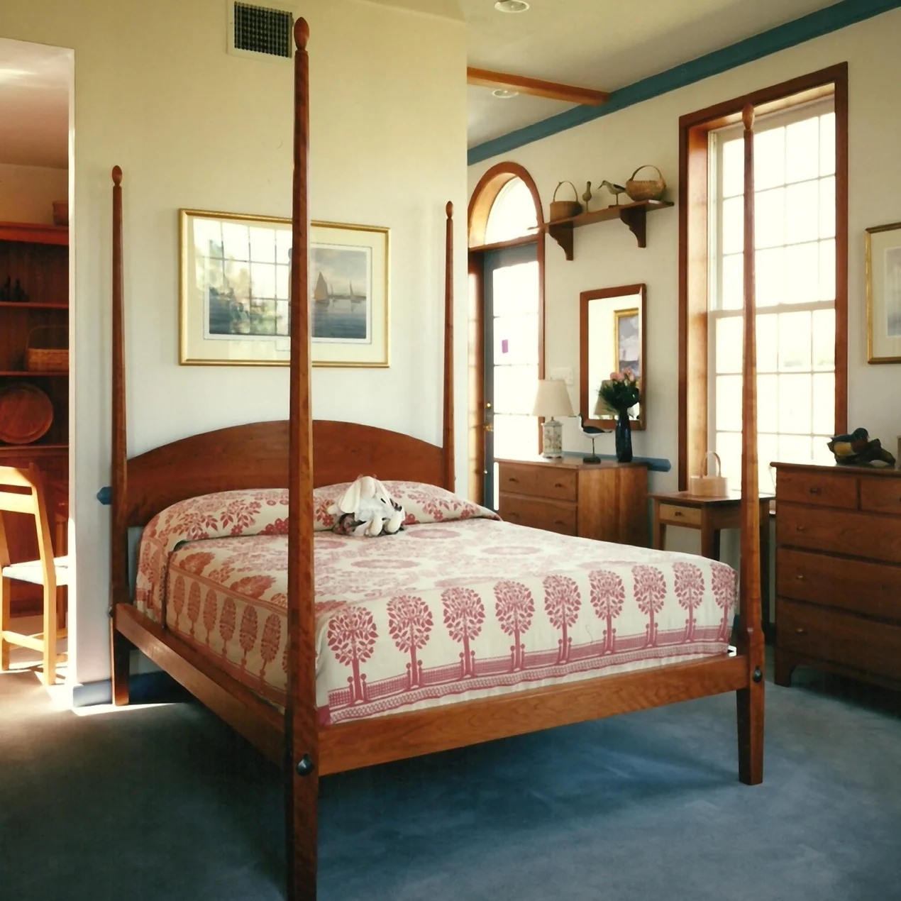 Pencil Post Bed with Flame Finials Arched Headboard