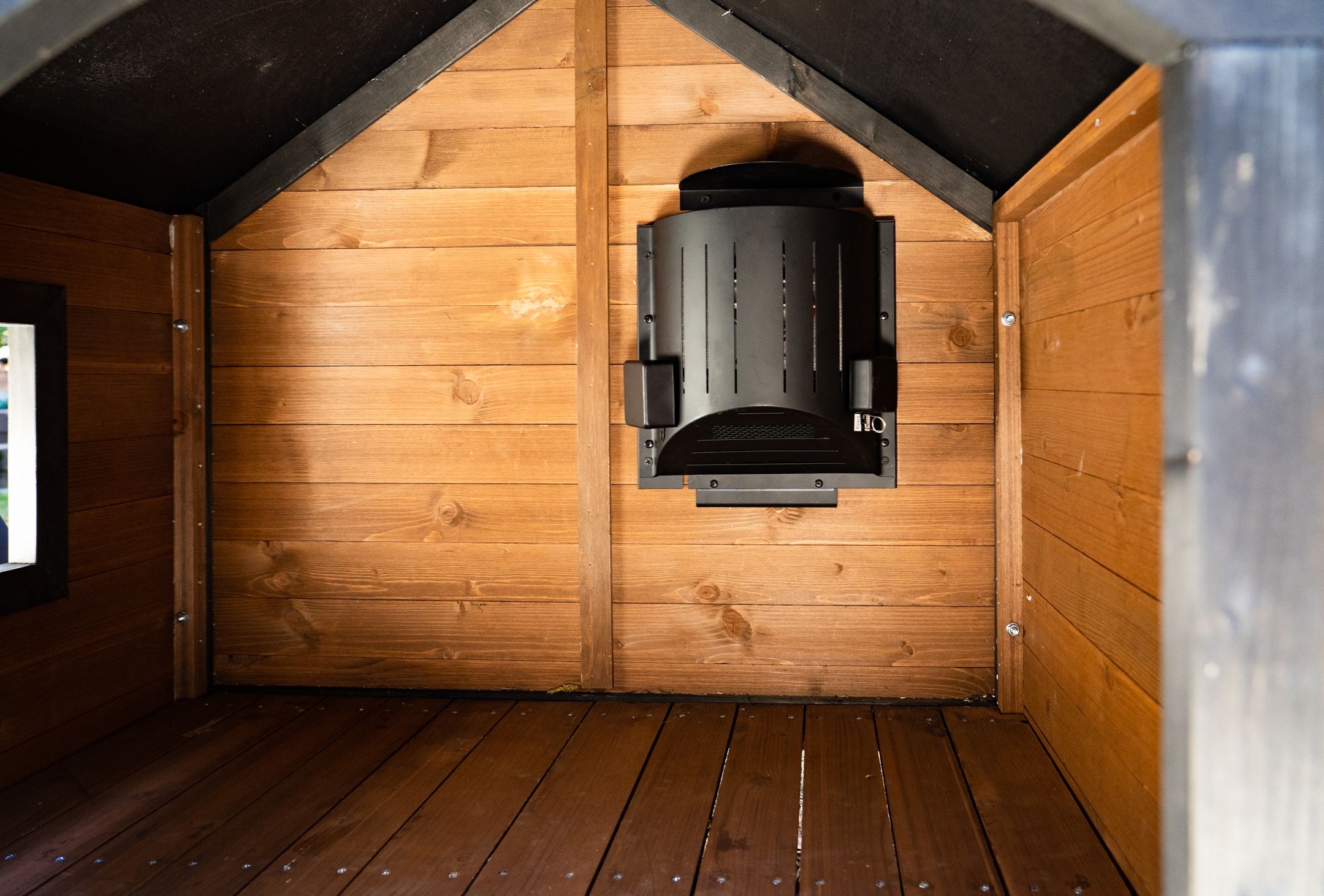 Pet House Heater: Wall Mounted Insulated Dog House Heater