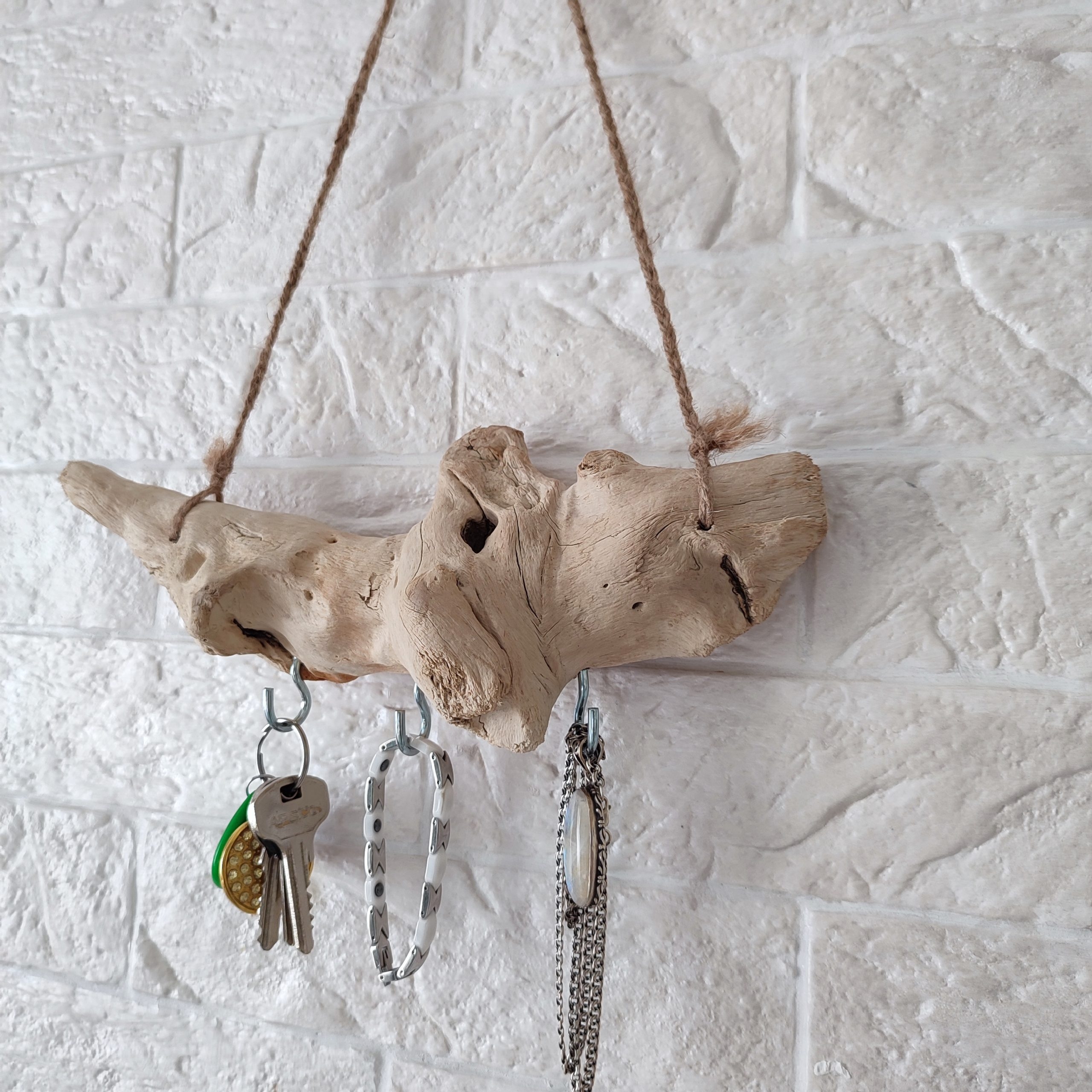 Wall Hanger: Organic Shape Driftwood Key Holder with Rope