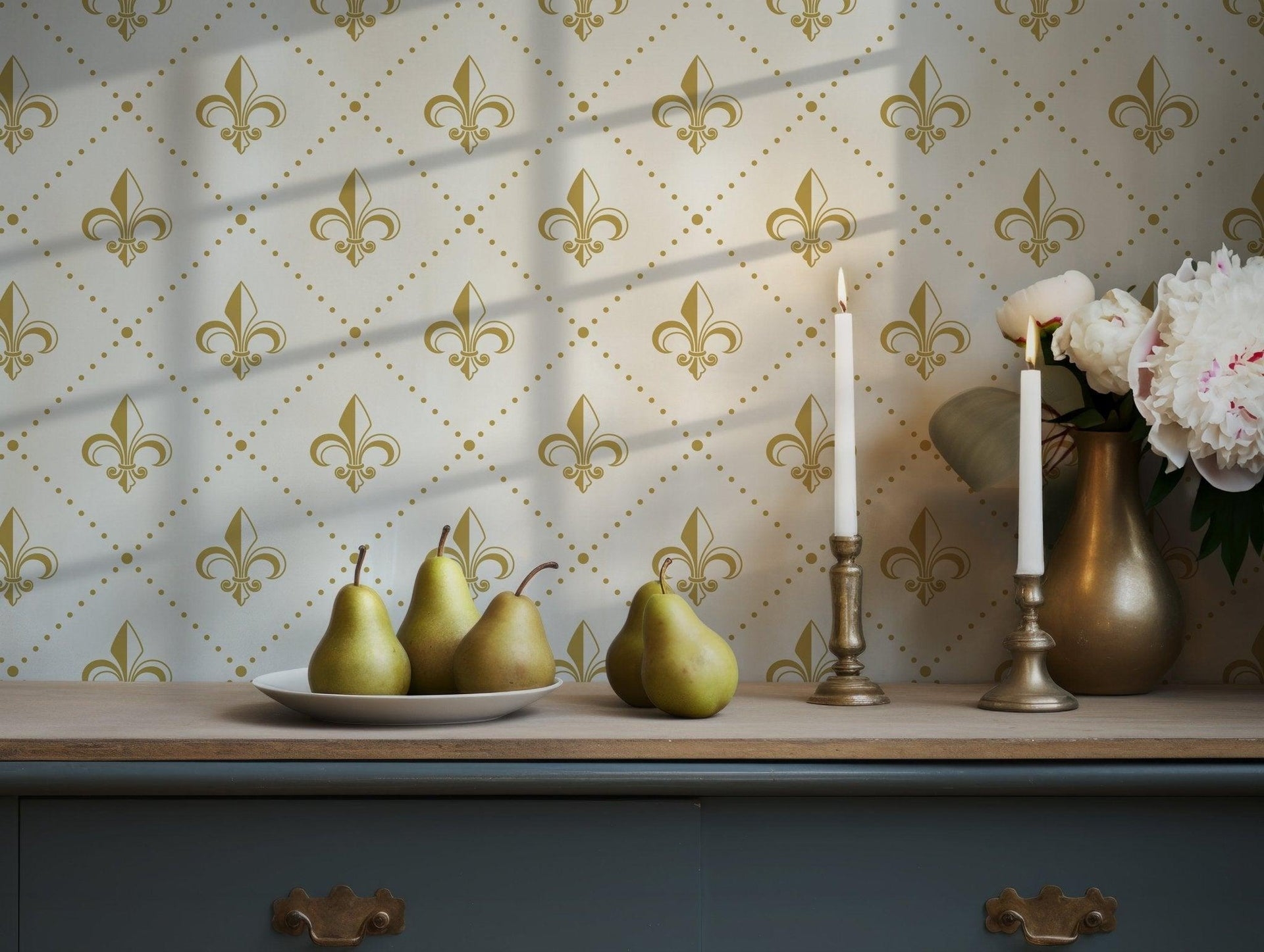 Wallpaper | Dotted Trellis Gold Fleur De Lis Wallpaper