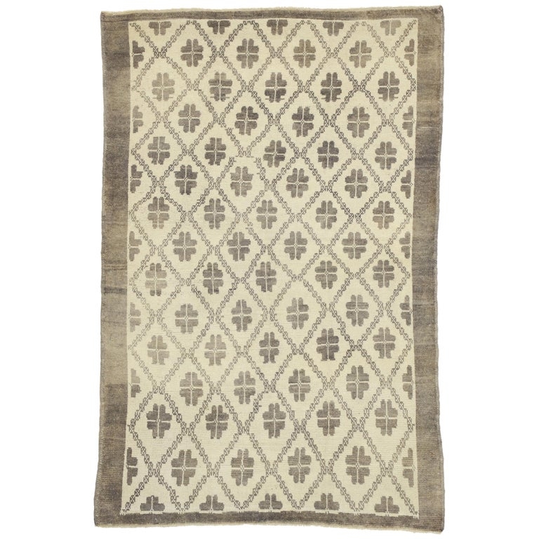 Area Rug Diamond Trellis Pattern Muted Taupe Design
