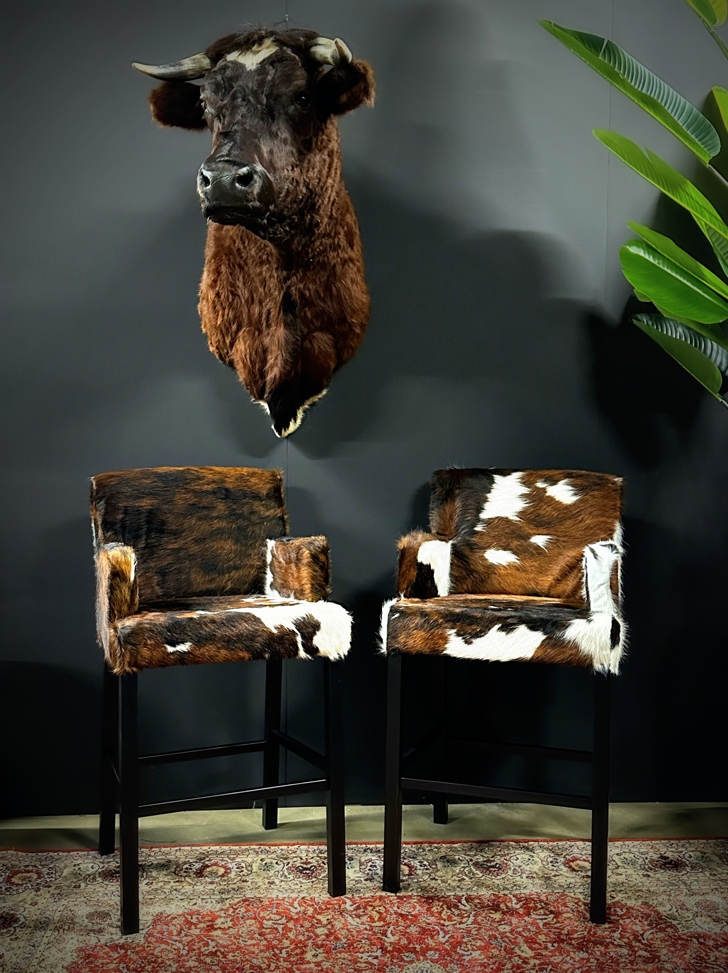 Bar Stool: Luxury Mountain Cabin Integrated Arm Stool